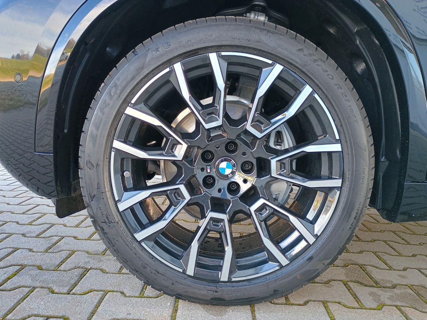 Fahrzeugabbildung BMW X5 xDrive30d M-Sportpaket AHK/DA-PROF/HUD/HK/360