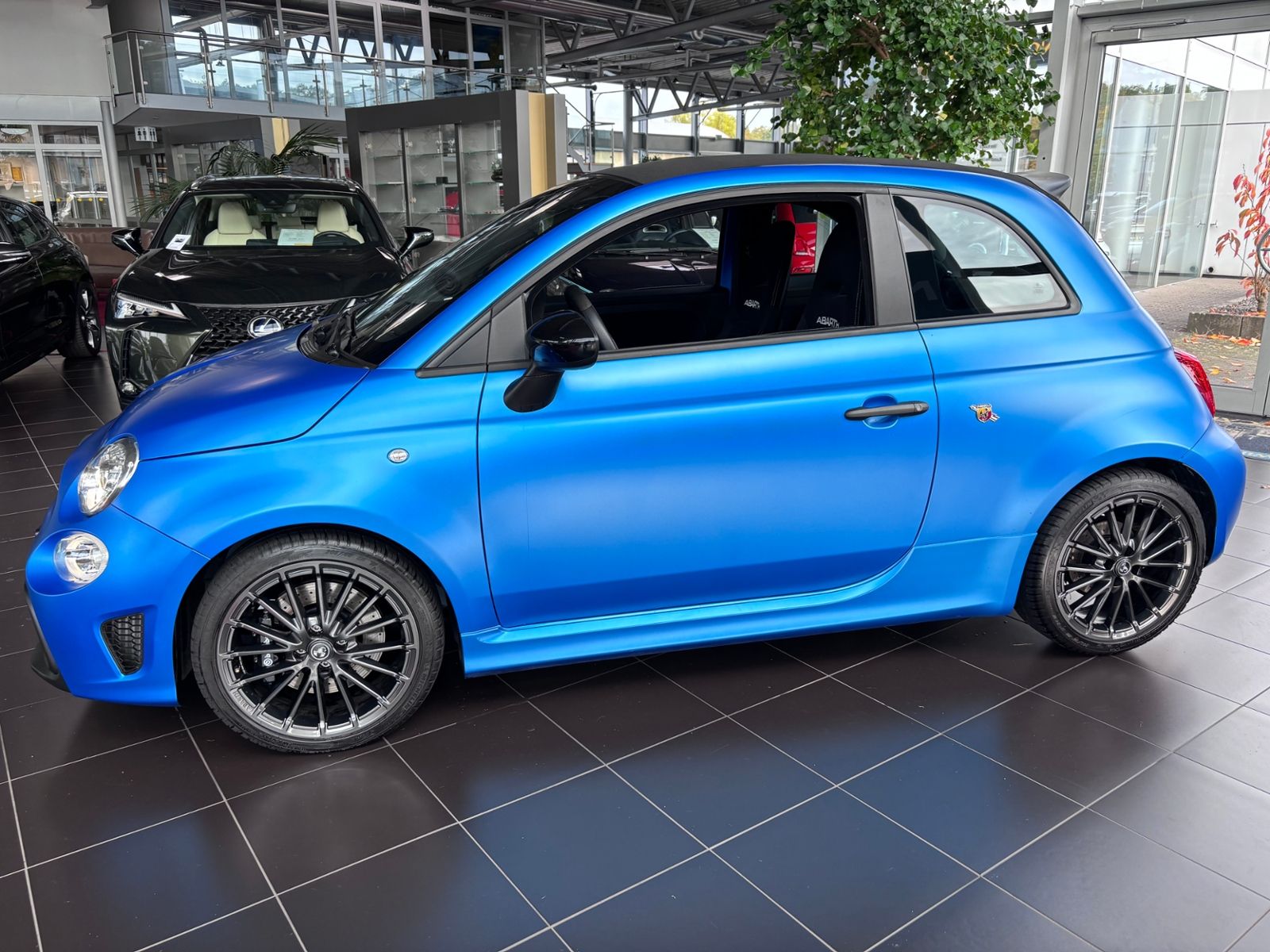 Fahrzeugabbildung Abarth 695 C   BEATS NAVI 17"
