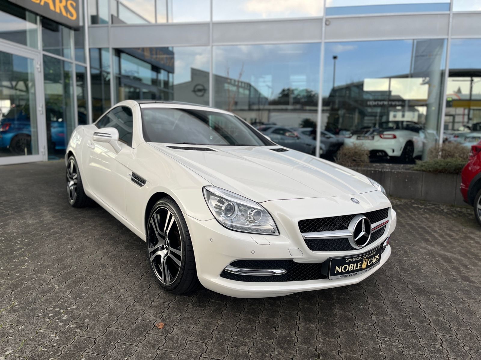 Fahrzeugabbildung Mercedes-Benz SLK 350 BlueEfficiency XENON MEMORY