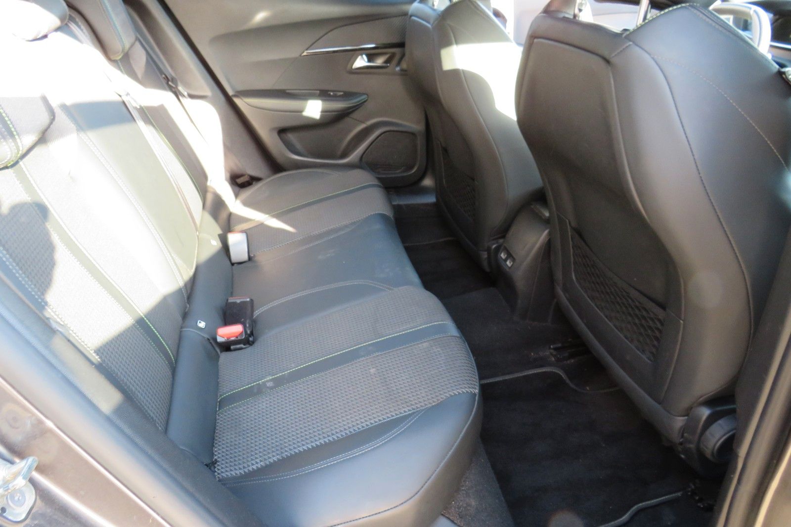 Fahrzeugabbildung Peugeot 2008 GT 8-AUTOMATIK GRA NAVI PDC 1.HAND