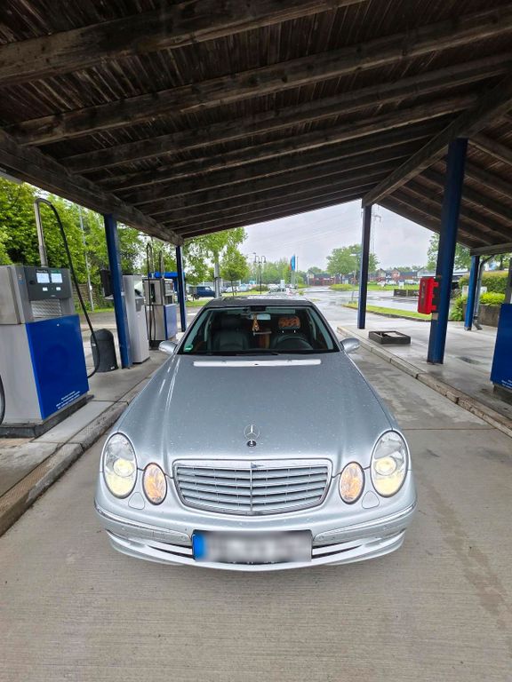 Image of Mercedes-Benz E 320