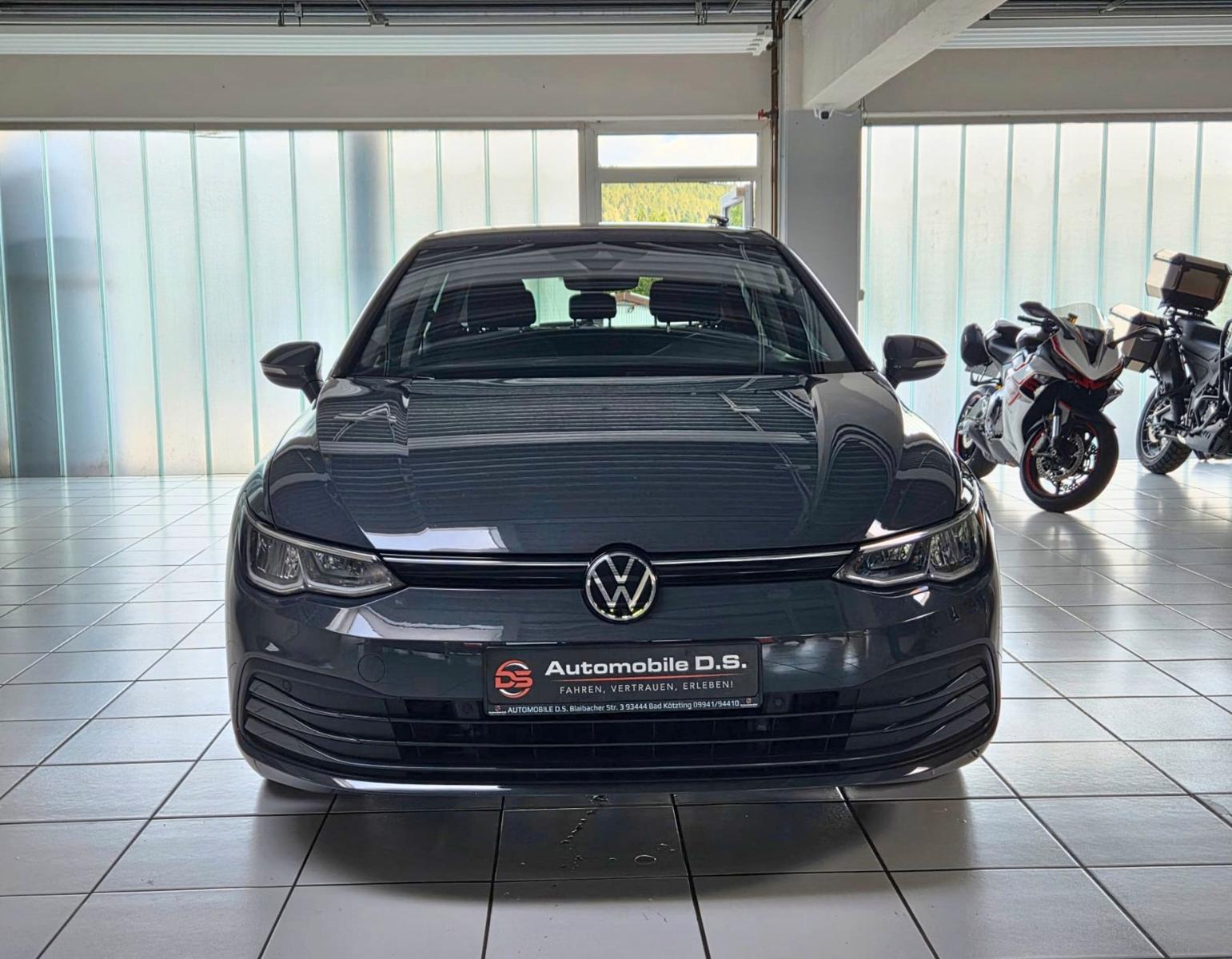 Volkswagen Golf VIII Lim. Life +ACC+ +NAVI+ +VIRTUAL+ +PDC+, миниатюра 2