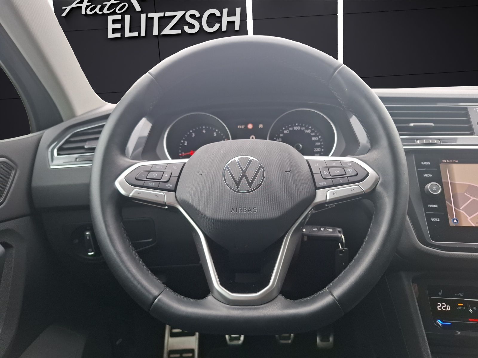 Fahrzeugabbildung Volkswagen Tiguan TSI Active LED Navi ACC PDC SH