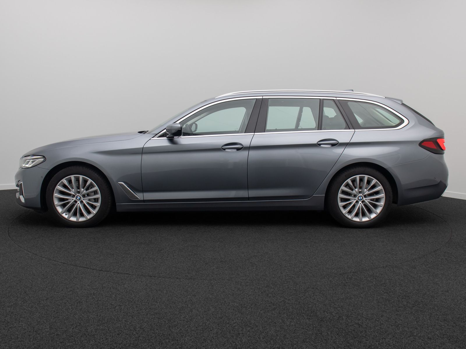 Fahrzeugabbildung BMW 530d xD Luxury Line AHK Alarm H/K DAB Individual