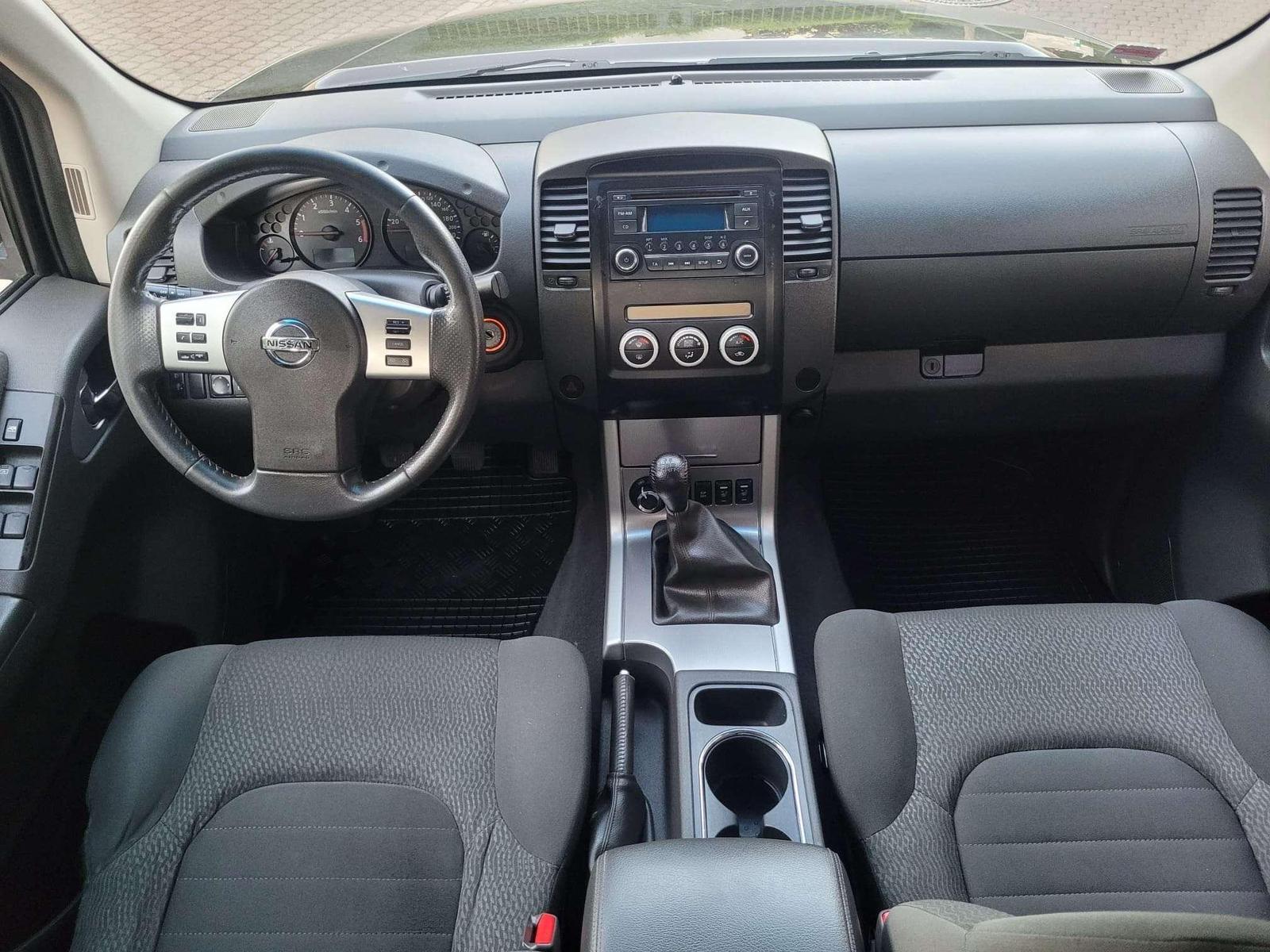 NISSAN NAVARA 2.5 dCi 190ch 4X4 - DOUBLE CAB - ATTELAGE - CLIM BIZONE - SIÈGES CHAUFFANTS - RÉGULATEUR DE VITESSE