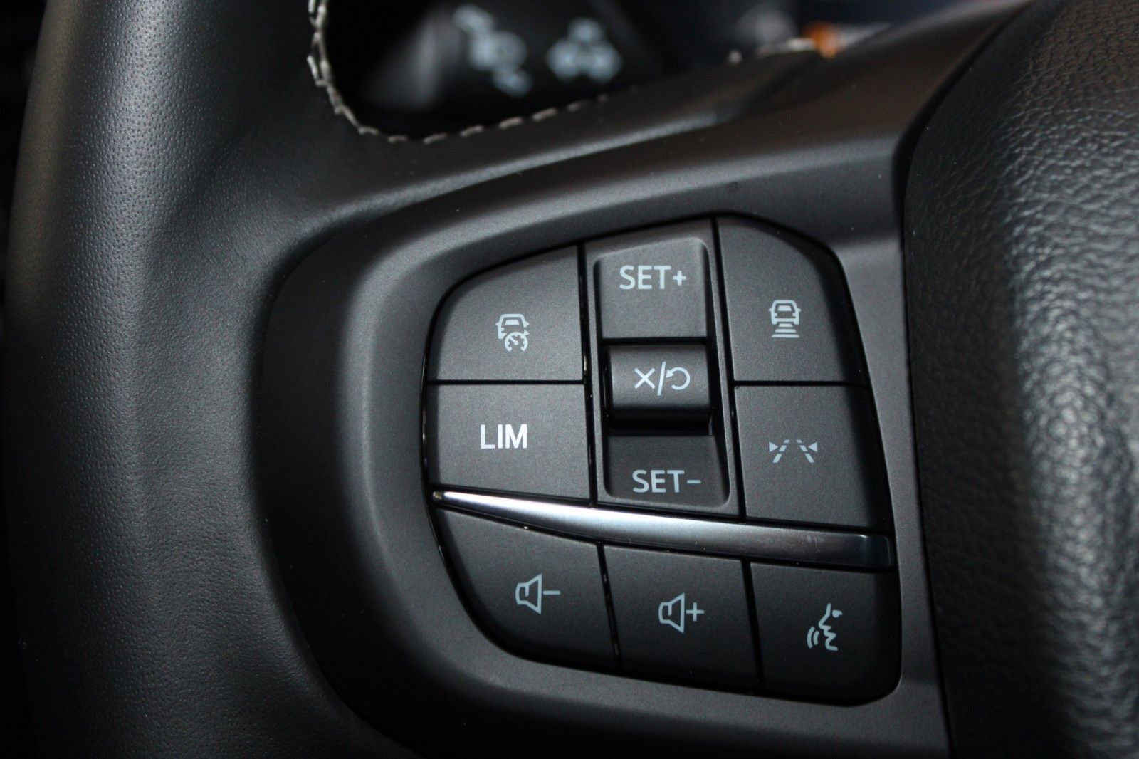 Fahrzeugabbildung Ford Ranger Platinum Automatik LEDER B&O ROLLO AHK