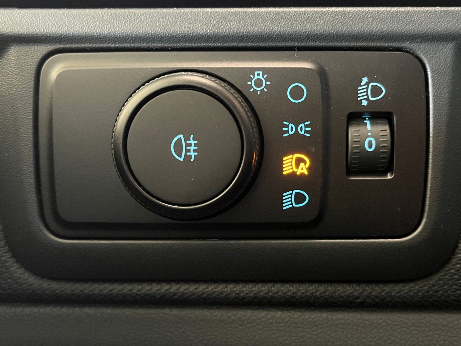 Fahrzeugabbildung Ford NUGGET L2 Titanium Aufstelldach Markise uvm.