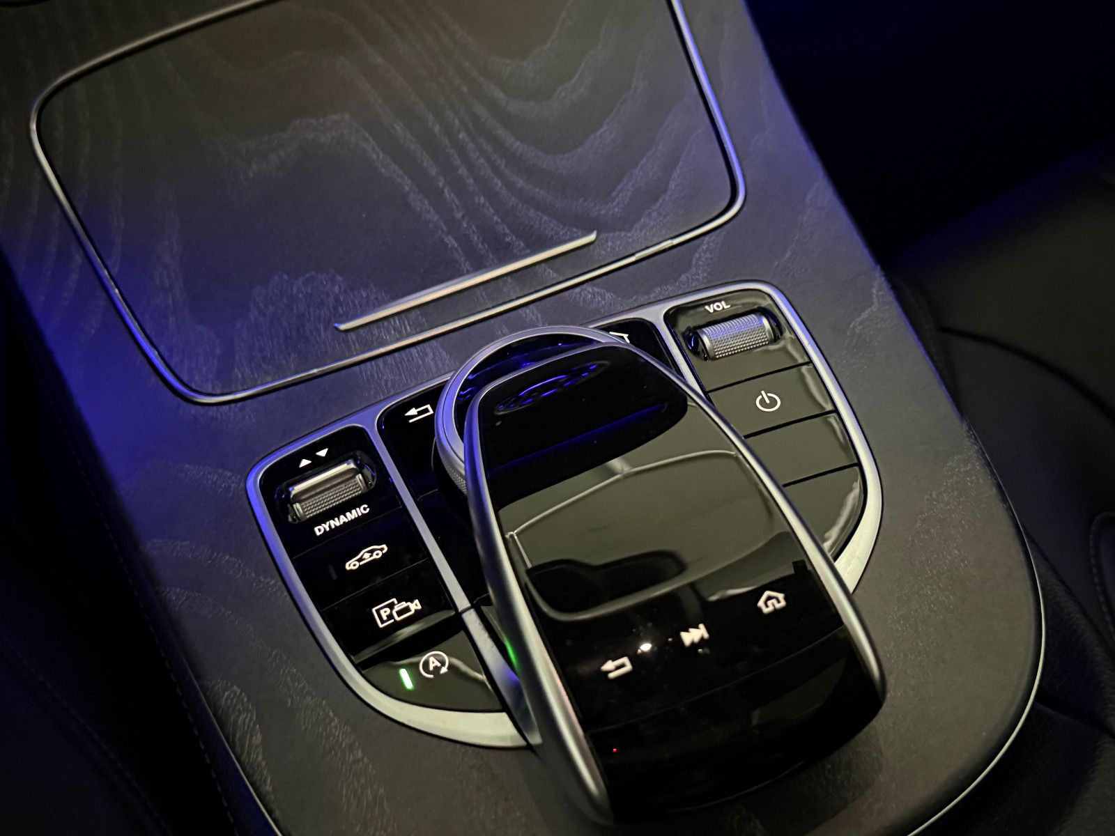Fahrzeugabbildung Mercedes-Benz CLS 400 d 4Matic AMG-LINE/360*/BURMESTER/DESIGNO