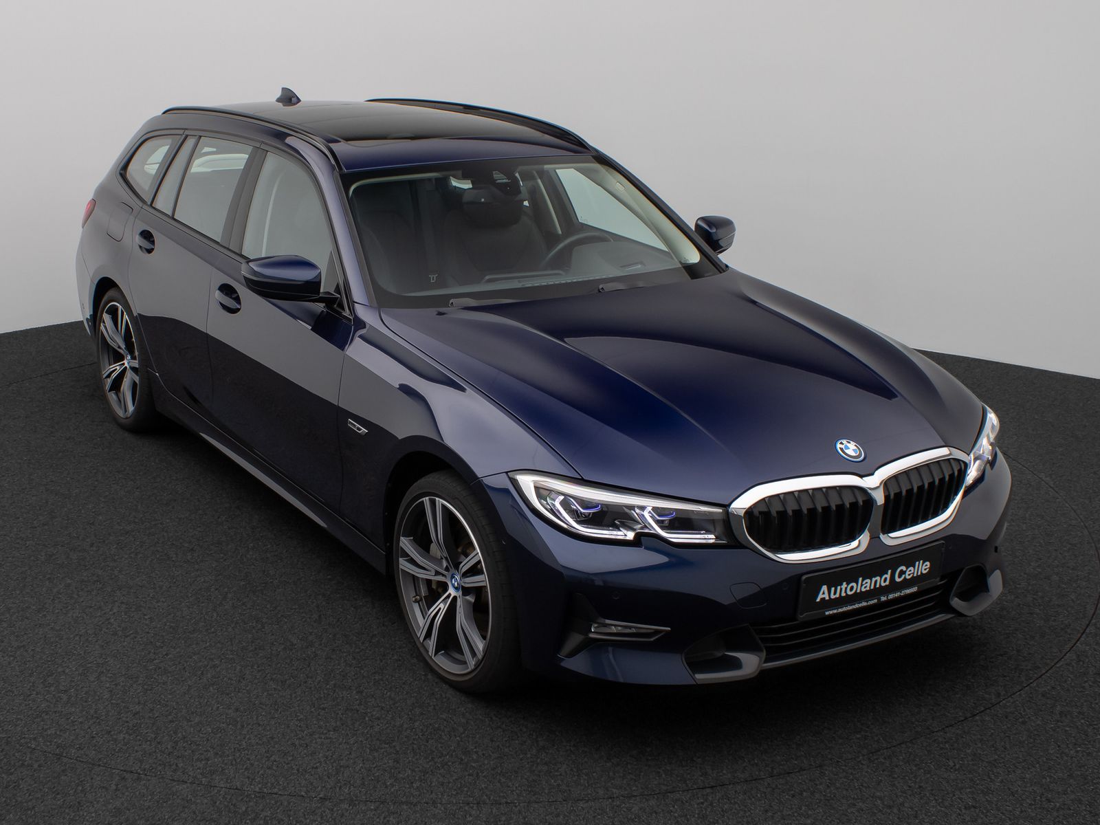 Fahrzeugabbildung BMW 330e xD SportLine Pano Kamera Laser HUD DAB HiFi