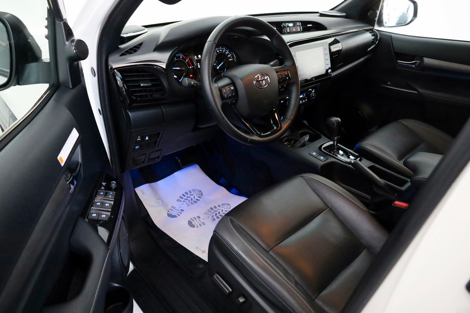 Fahrzeugabbildung Toyota Hilux 2.8 D-4D 4x4 Invincible,HardTop,Garantie