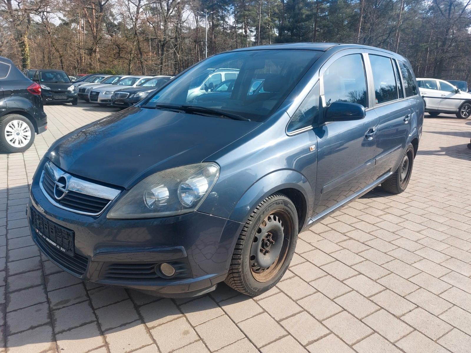 Opel Zafira 2007 — rear view