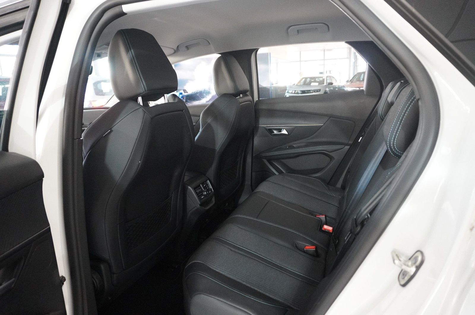 Fahrzeugabbildung Peugeot 3008 Hybrid PHEV ALLURE NAVI/LED/KAMERA/SH/AHK