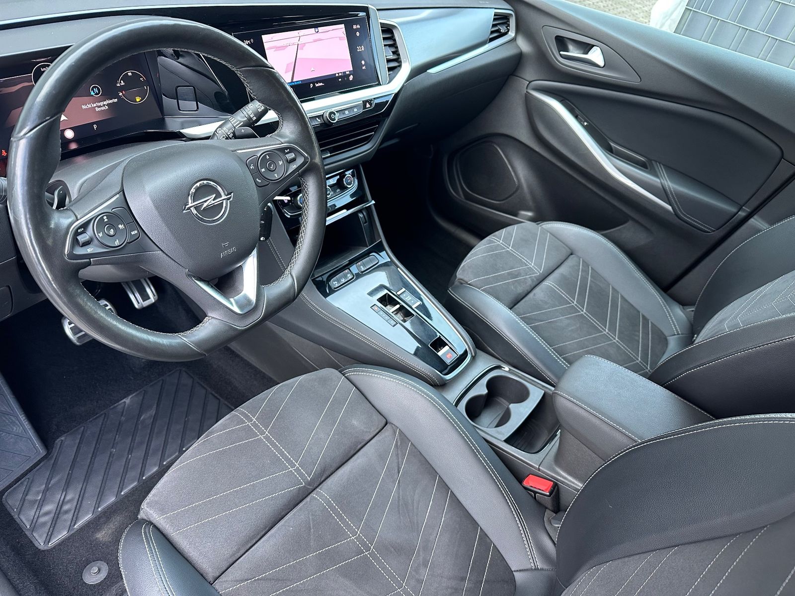 Fahrzeugabbildung Opel Grandland 1.5 D Automatik Elegance NAV+LED+AHK