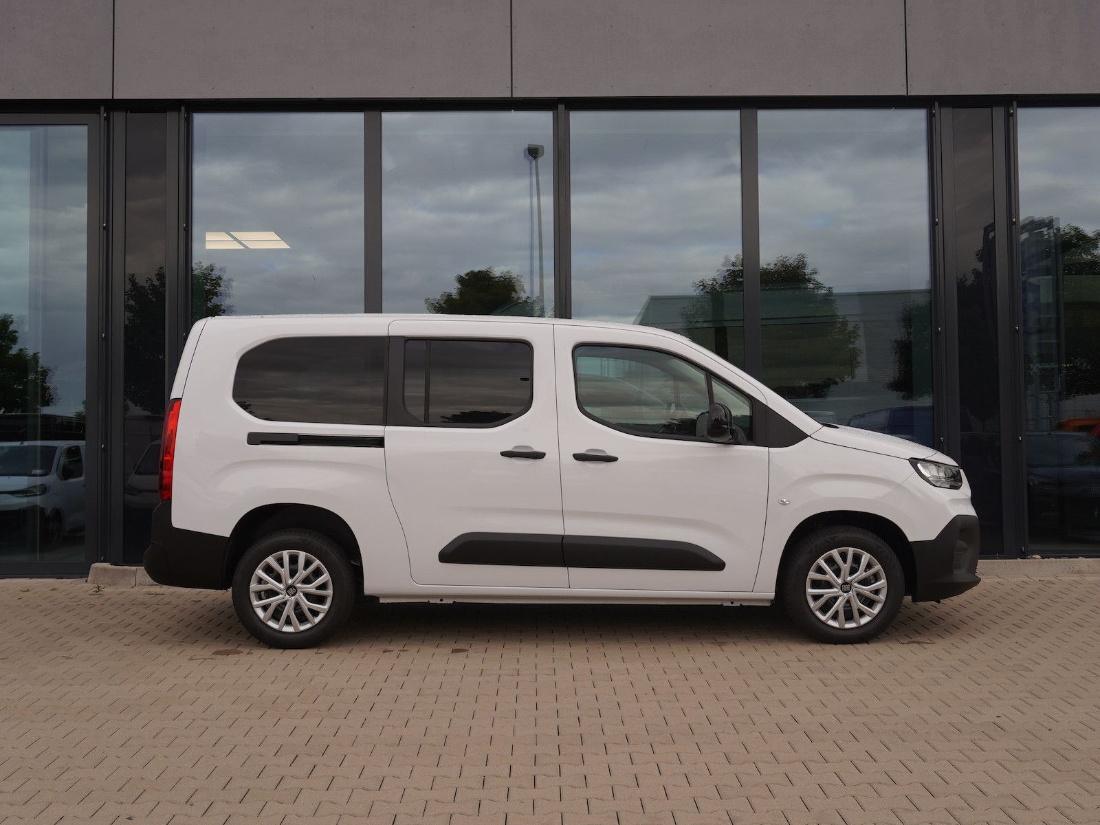 Fiat Doblo Maxi Kombi 1.5 100 / 10-Zoll Infotainment imagem 3