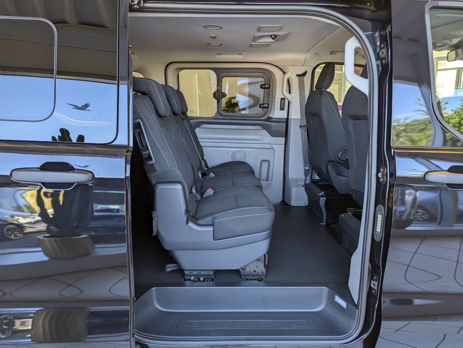 Fahrzeugabbildung Ford Transit Custom 320 L1 Navi 8-Sitze LED Kamera