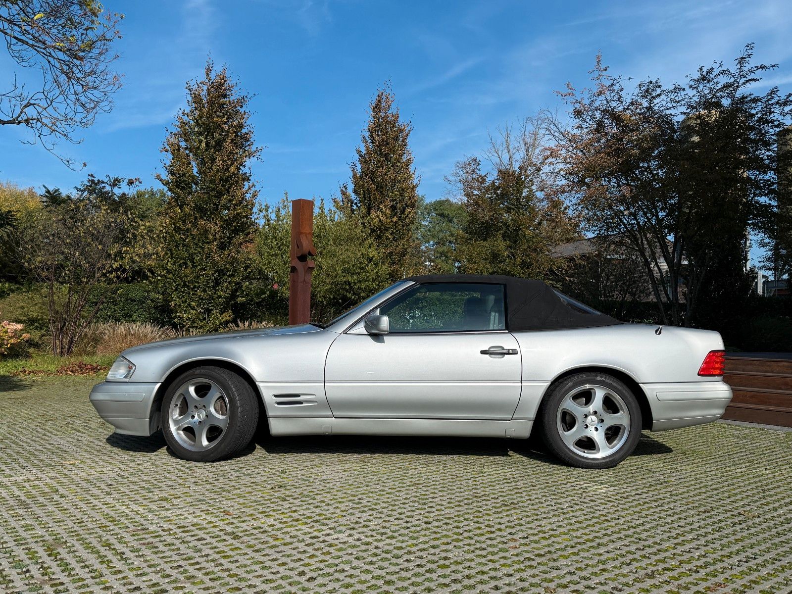 Fahrzeugabbildung Mercedes-Benz SL 280