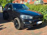 BMW X5 xDrive50i  - BMW X5: Xdrive50i