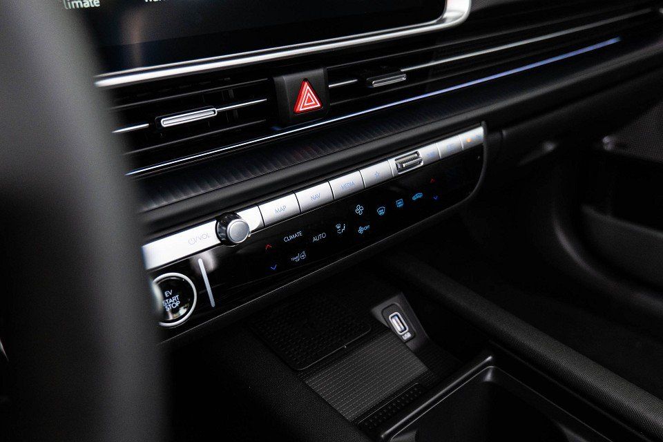 Fahrzeugabbildung Hyundai IONIQ 6 77,4kWh TECHNIQ BOSE Parkpaket