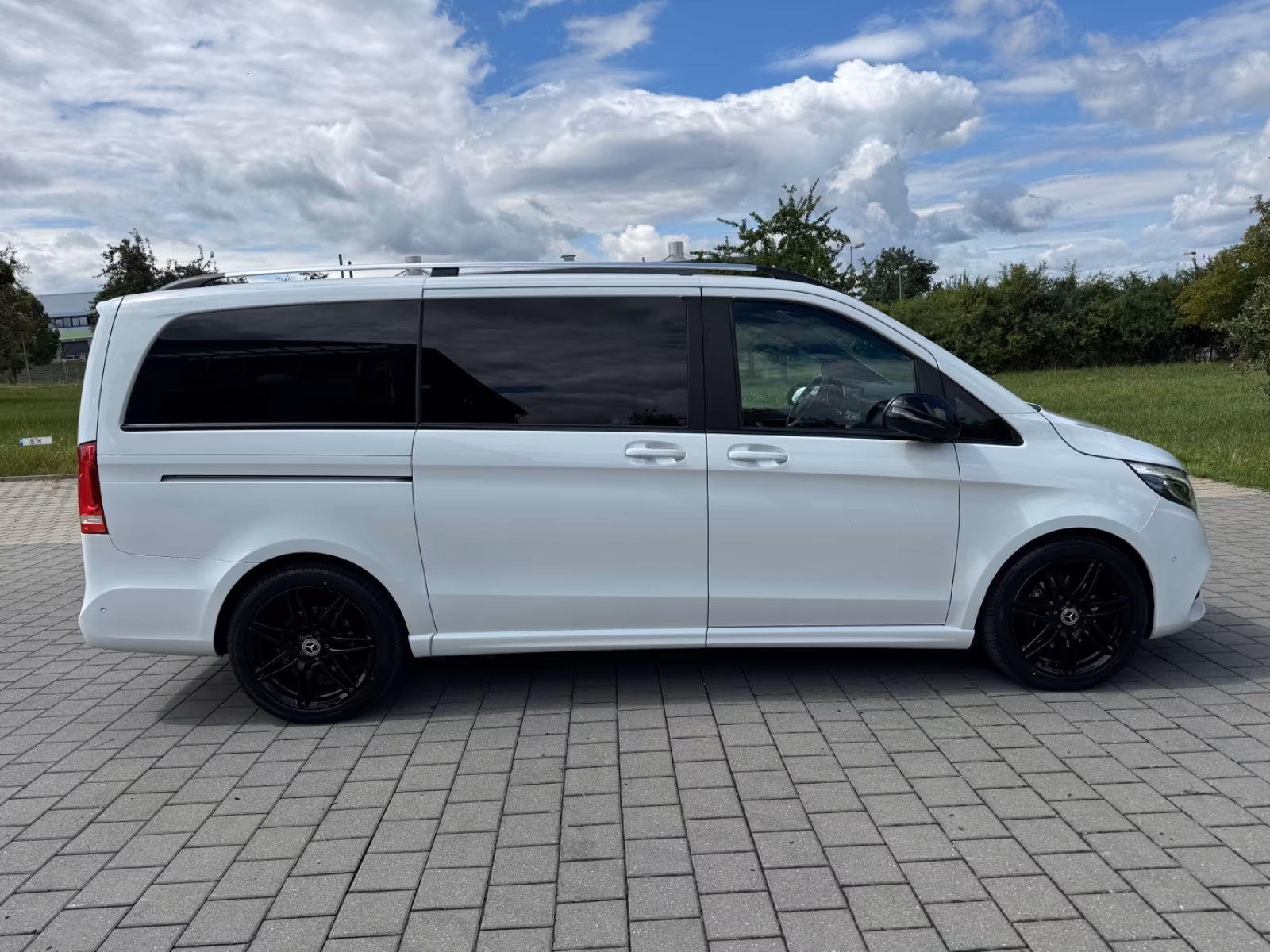 Mercedes-Benz V 300 AMG PANO*NAVI*LEDER*7SITZE*KAM*EL-TÜRE*AHK — 5