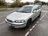 Volvo V 70 2.4 HU 10/26 - Volvo V70 10V mit Benzin-Antrieb