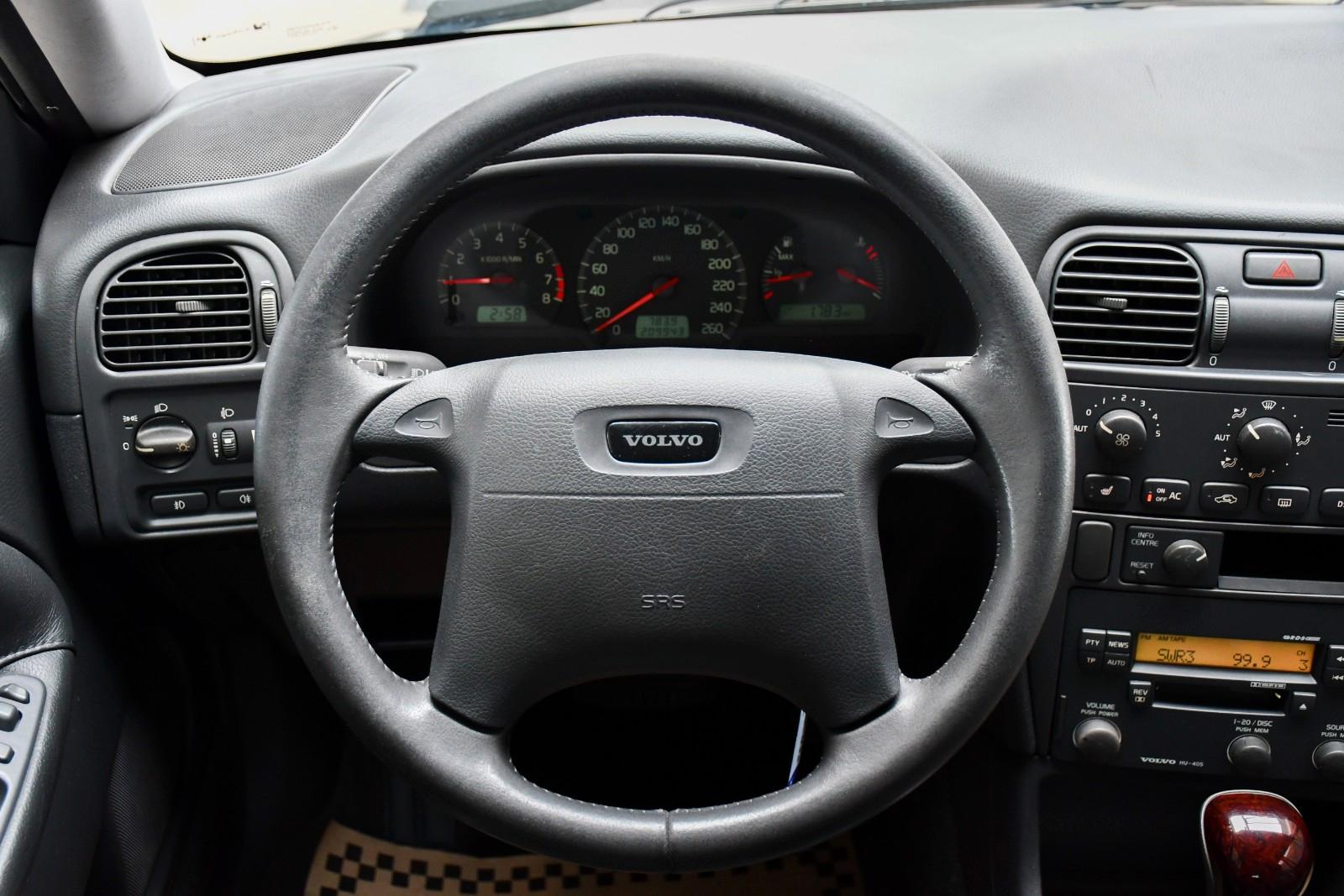 Volvo V40 2.0 165 ch • BVA • Cuir • Sièges chauffants • Climatisation