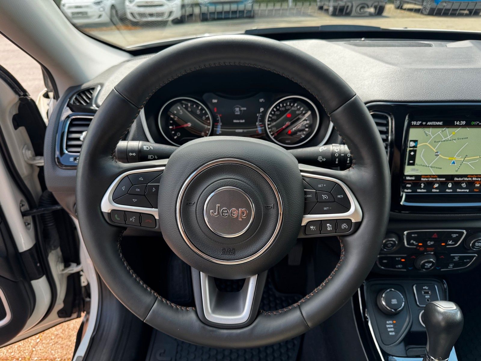 Fahrzeugabbildung Jeep Compass 1,4l 4x4 170PS NAVI SITZH. ACC KAMERA