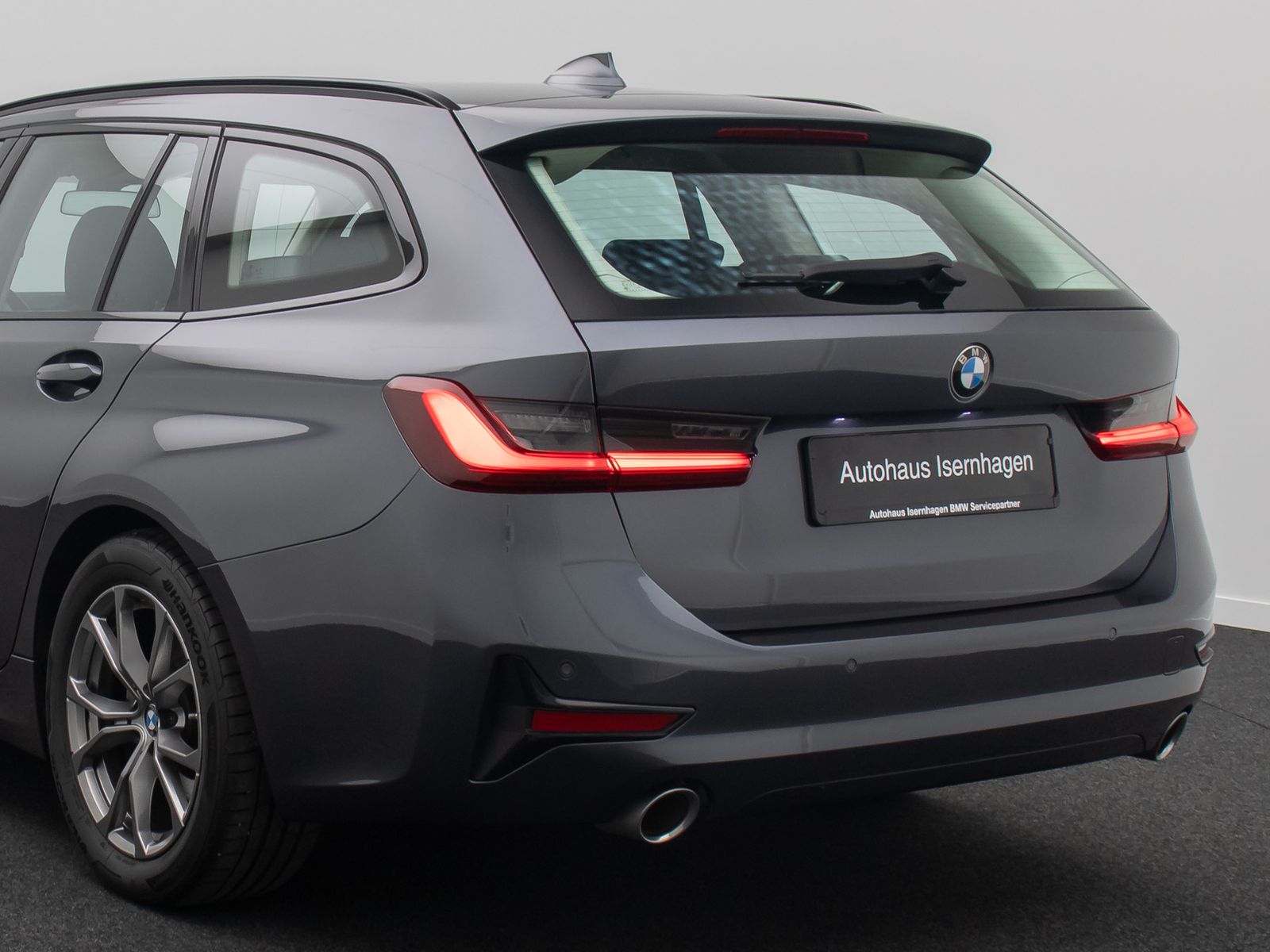 Fahrzeugabbildung BMW 320i Sport Line Alarm DAB FernlichtAss PDC LED