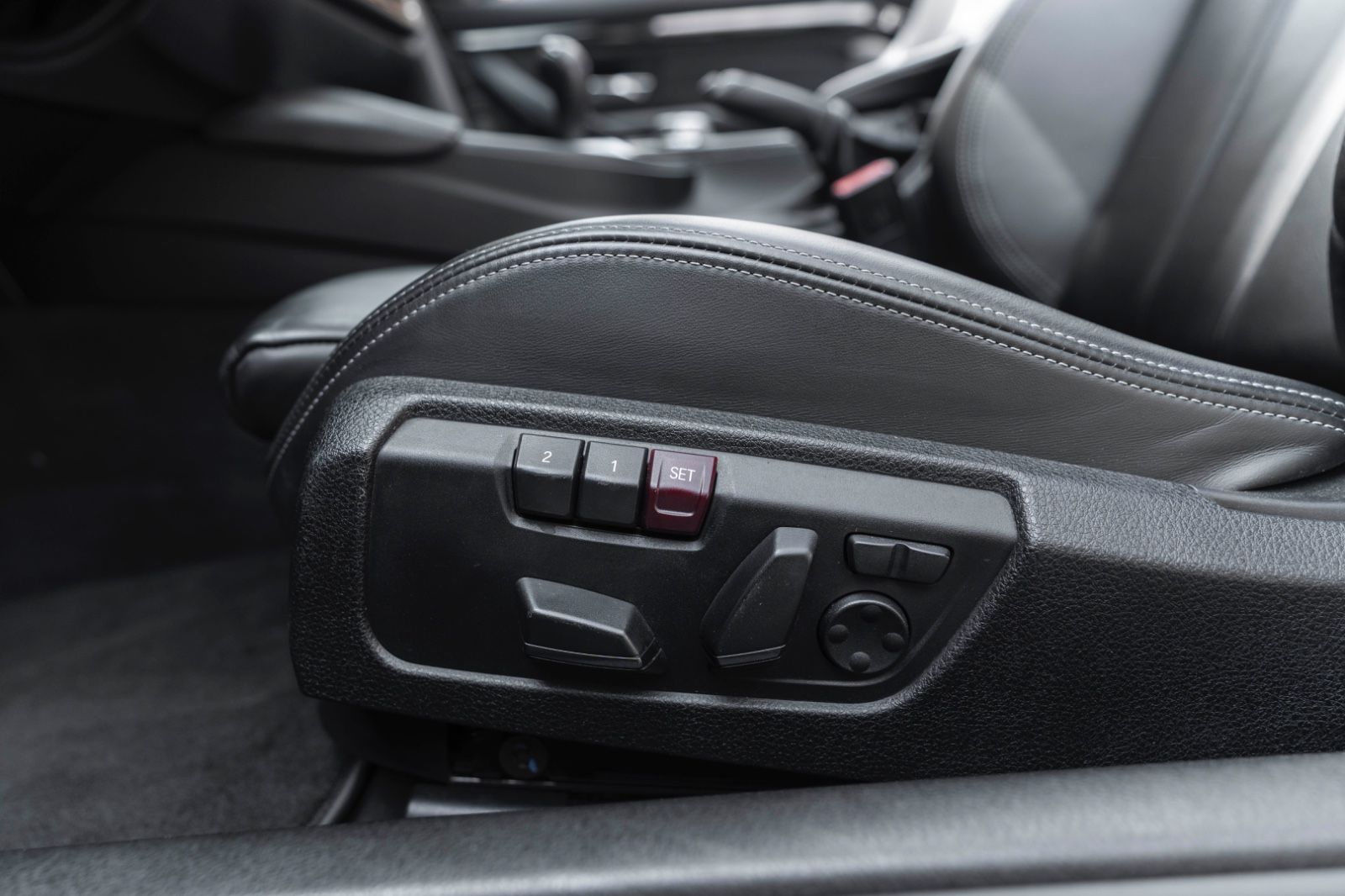 Fahrzeugabbildung BMW M4 Kabrio HUD LED KAM TOTW H&K DKG PDC CARBON