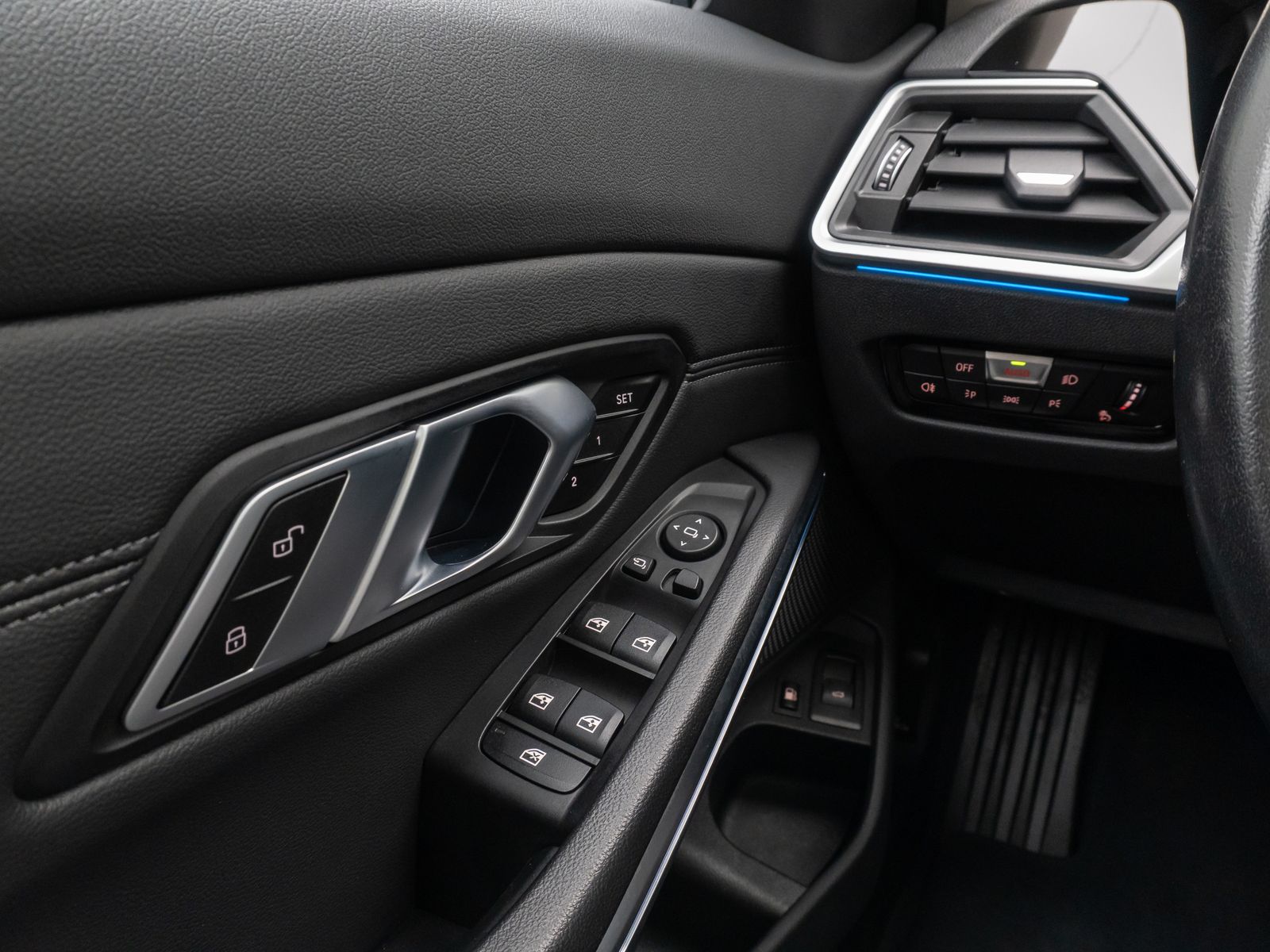 Fahrzeugabbildung BMW 330e xD Sport Line ACC Kamera DAB AHK Panorama