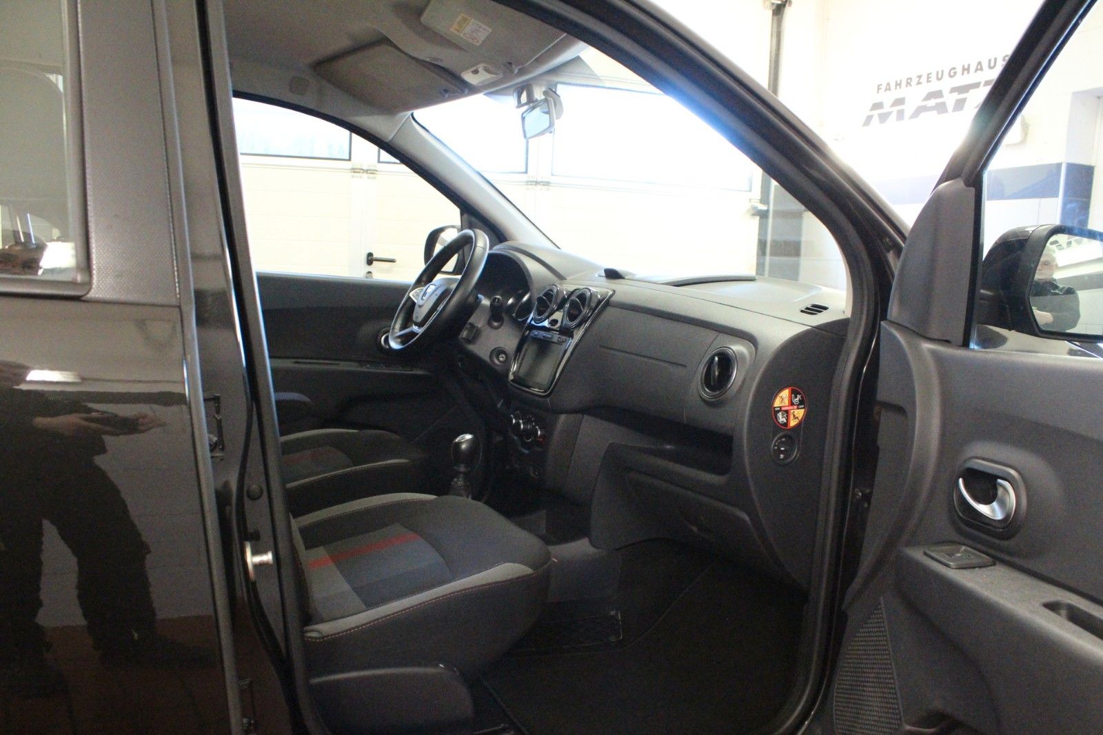 Fahrzeugabbildung Dacia Lodgy TCe 130 Stepway **Navi*7 Sitze*Techroad