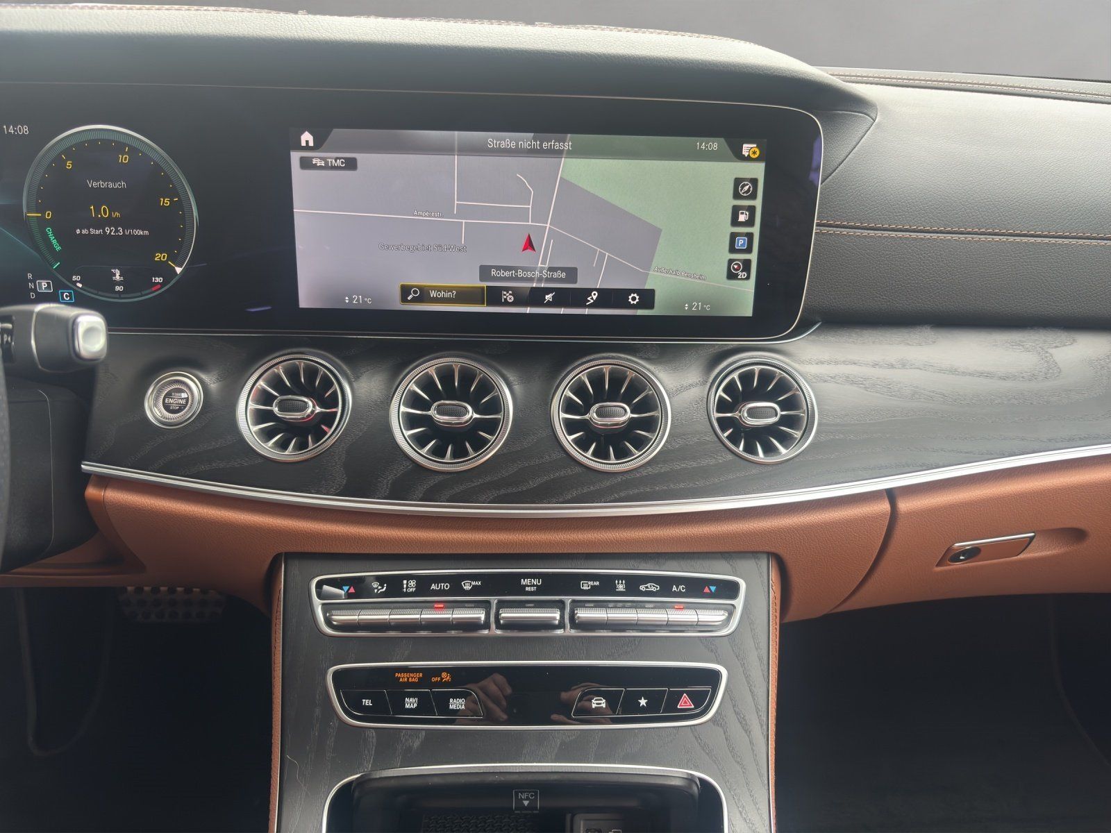 Fahrzeugabbildung Mercedes-Benz E 400 d 4M Cpé AMG Massage DISTRO Burm ABC KeyGo