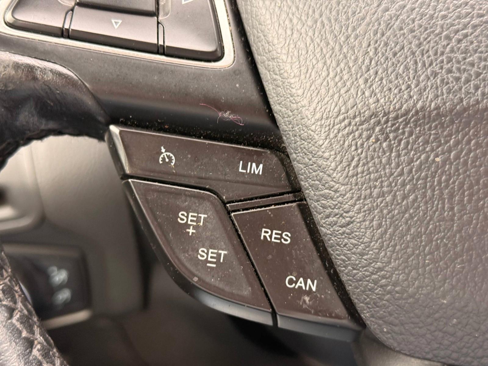 Ford Focus 2015 — photo 8
