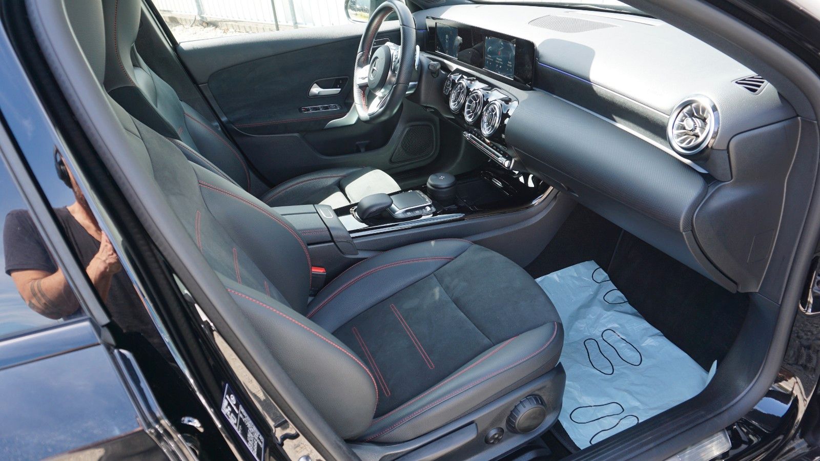 Fahrzeugabbildung Mercedes-Benz A 200 AMG Line,Navi, Keyless,Night-Pak,Panorama
