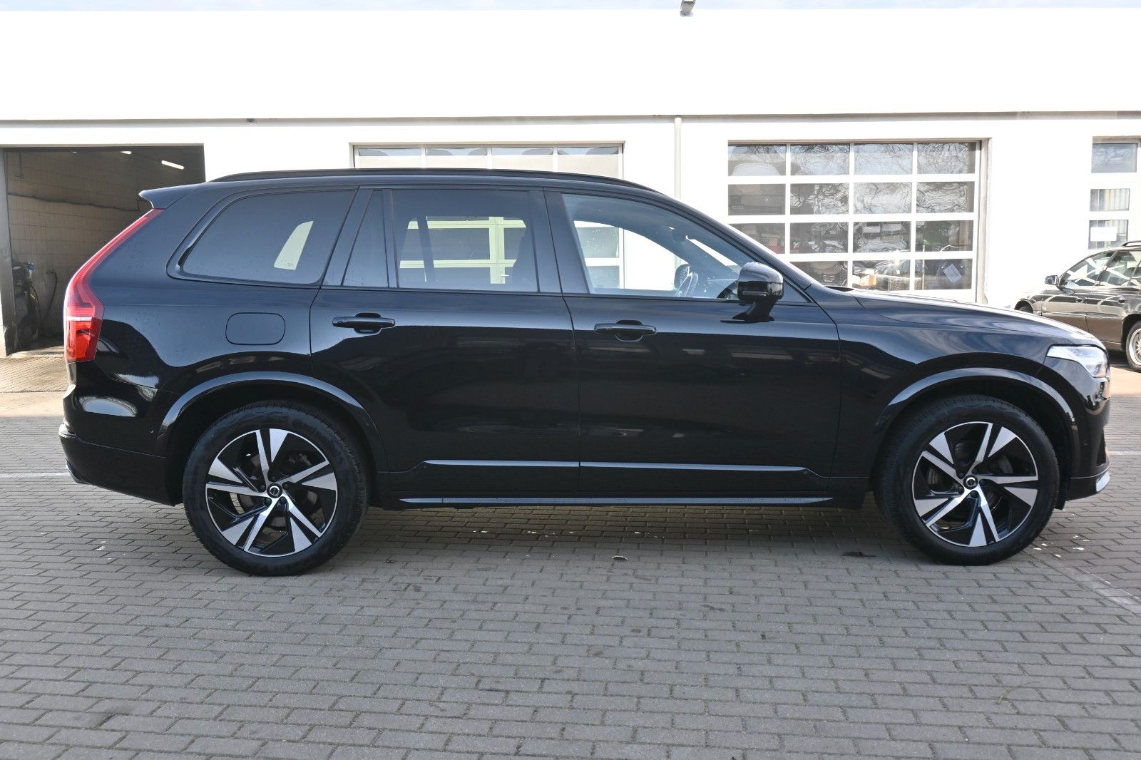 Fahrzeugabbildung Volvo XC90 R Design AWD*B&W*PANO*LUFT*AHK*360*VOLL