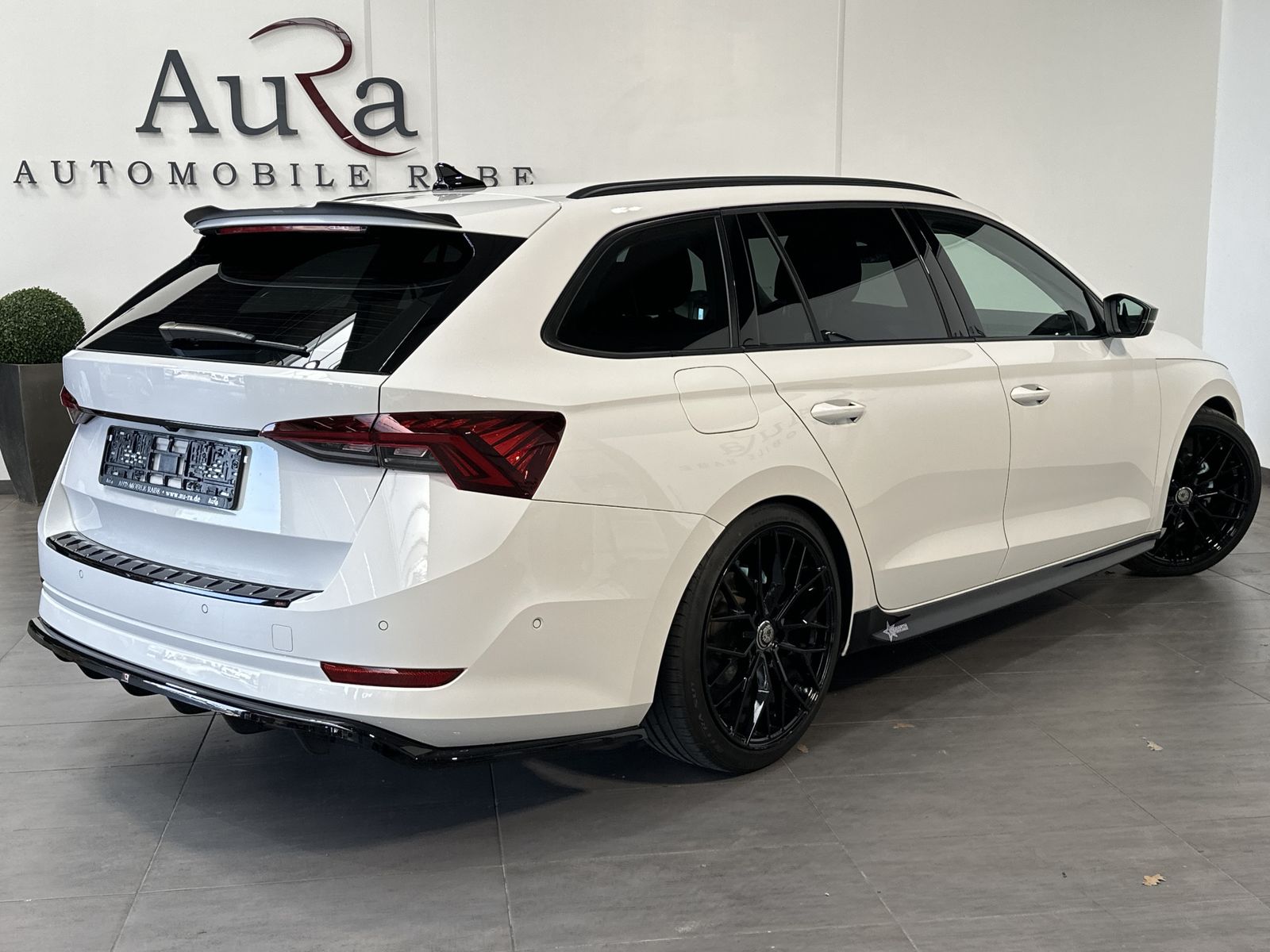 Fahrzeugabbildung SKODA Octavia Combi 1.5 TSI NAV+LED+SHZ+CANTON+VCOCK+D