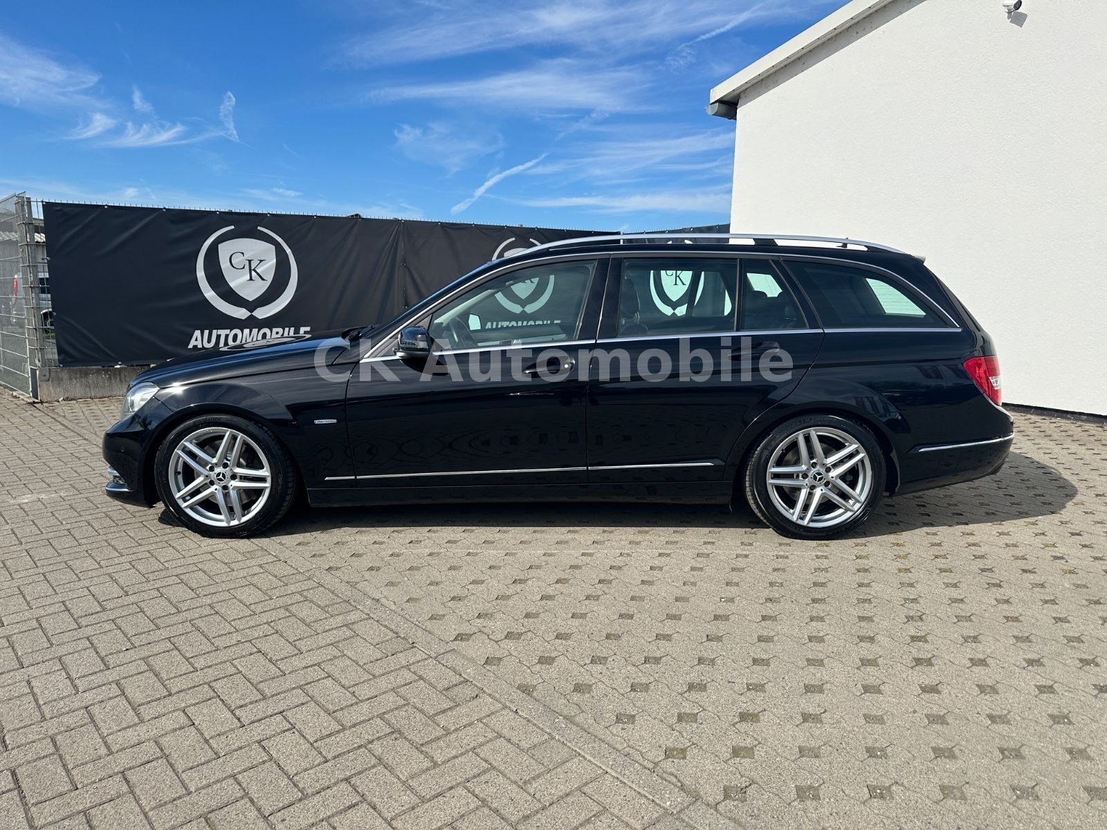 Fahrzeugabbildung Mercedes-Benz C 350 CDI T-Modell Avantgarde/Navi/Bi-Xenon/Kam.