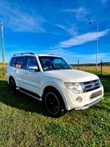 Mitsubishi Pajero 3,2 DI-D 4WD Instyle Automatik Instyle - weiße Mitsubishi Pajero