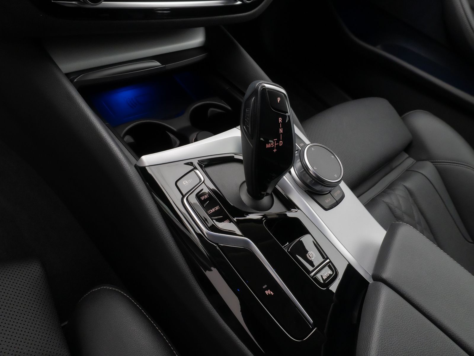 Fahrzeugabbildung BMW 530d xD Kamera HUD 4xKlima Komfort Alarm Sport