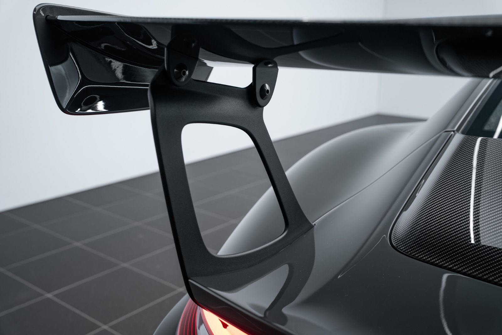 Fahrzeugabbildung Porsche 911 GT2 RS WEISSACH/PTS/LIFT/KAMERA/1.HAND/BOSE