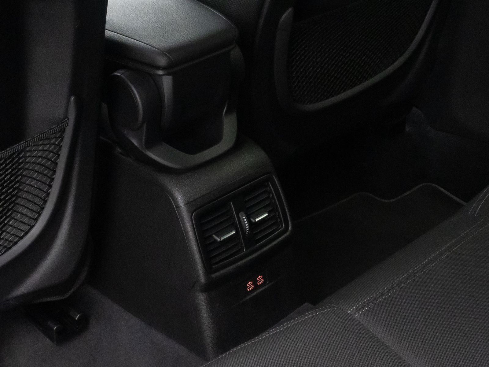 Fahrzeugabbildung BMW X2 sD18d DAB Kamera DAB Sportsitz ParkAss 18Zoll