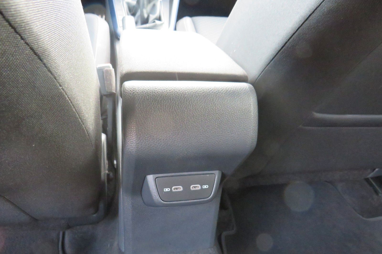 Fahrzeugabbildung Volkswagen Polo United KAMERA SITZH. NAVI KEYLESS APP-CON 1