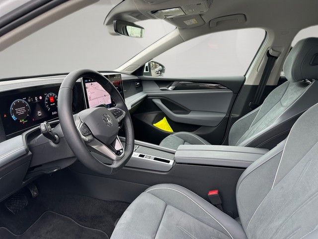 Fahrzeugabbildung Volkswagen Passat 1.5eTSI DSG Business LED+DIGI+KAM+AHK+ACC