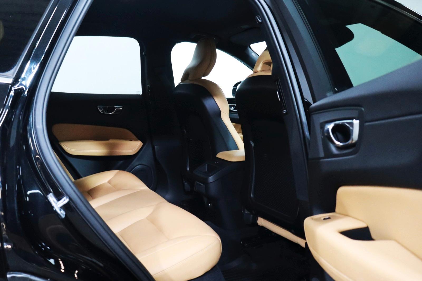 Volvo XC60 Momentum AWD*360°KAMERA*LEDER*NAVI*LED