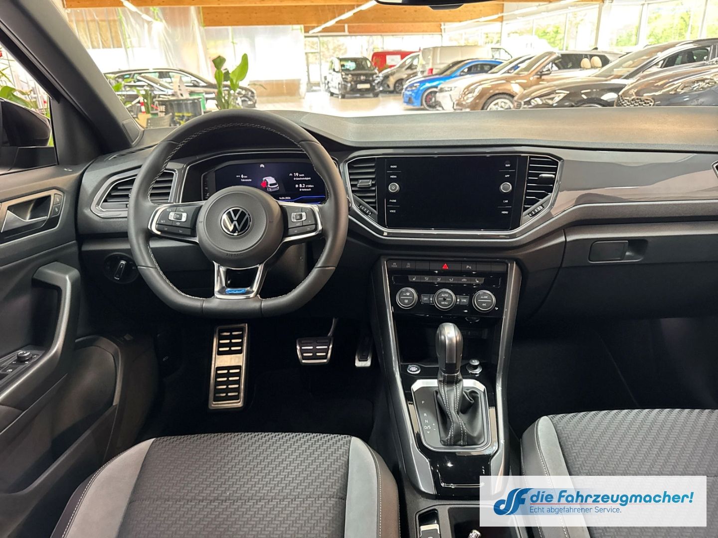 Fahrzeugabbildung Volkswagen T-Roc R-LINE Sportpaket ab.AHK Navi Digi.Cockpit