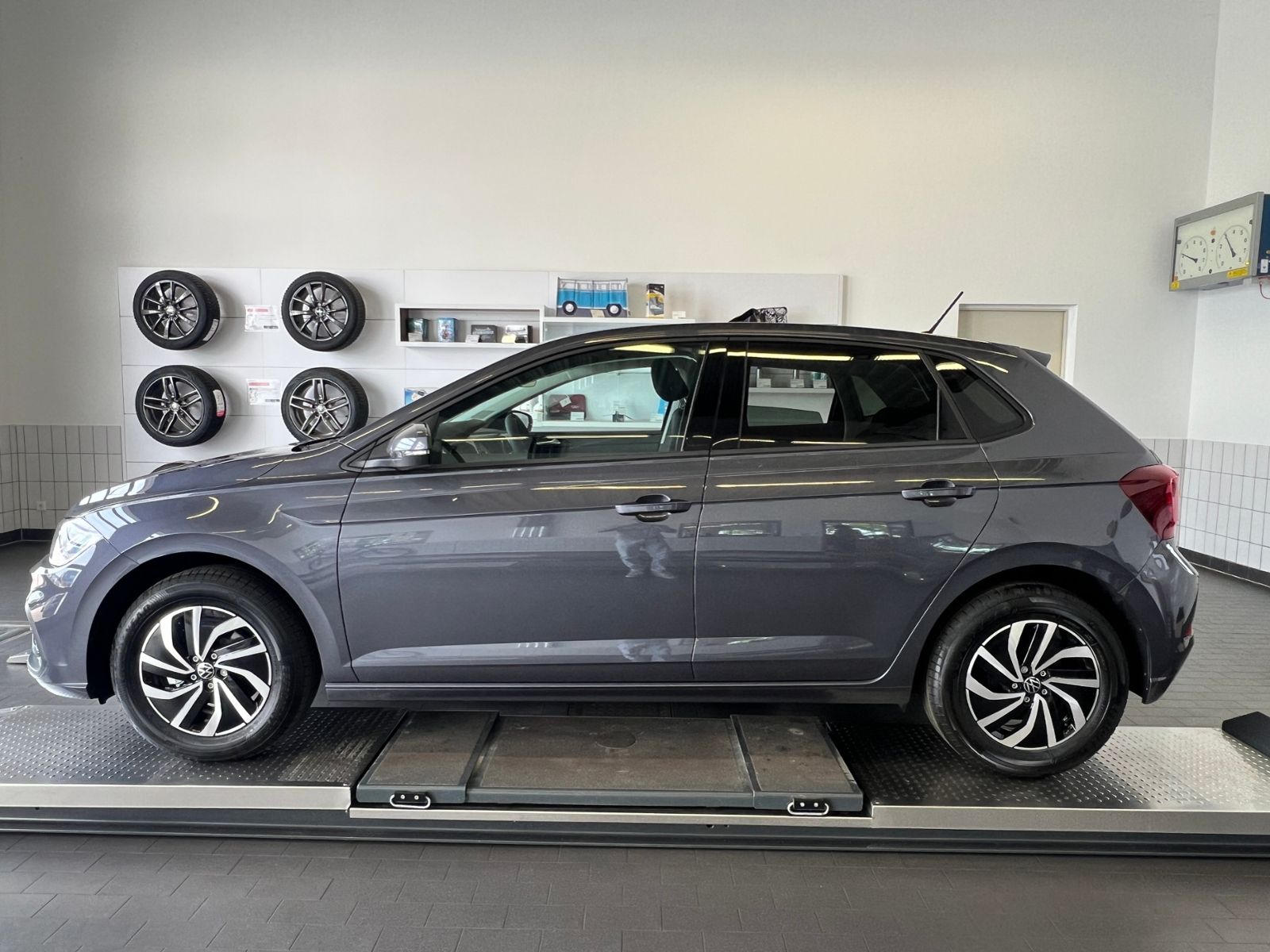 Fahrzeugabbildung Volkswagen Polo Life 1.0 TSI *LED, App Connect, PDC, Kamera