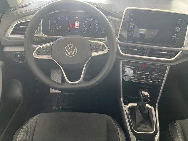 Fahrzeugabbildung Volkswagen T-Roc 1.5 TSI DSG STYLE AHK IQ.DRIVE GJR ANSCHLU
