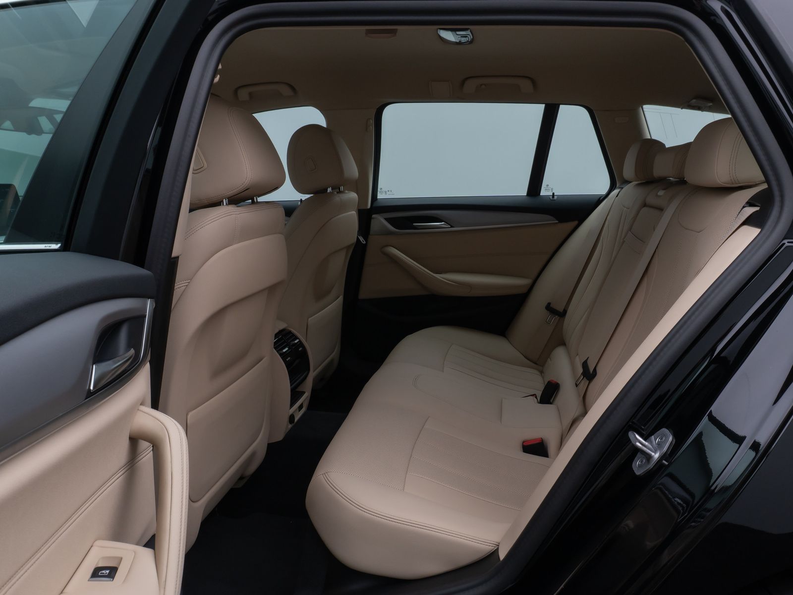Fahrzeugabbildung BMW 530e xD DAB HiFi Leder Lenkradheizgung AHK Alarm