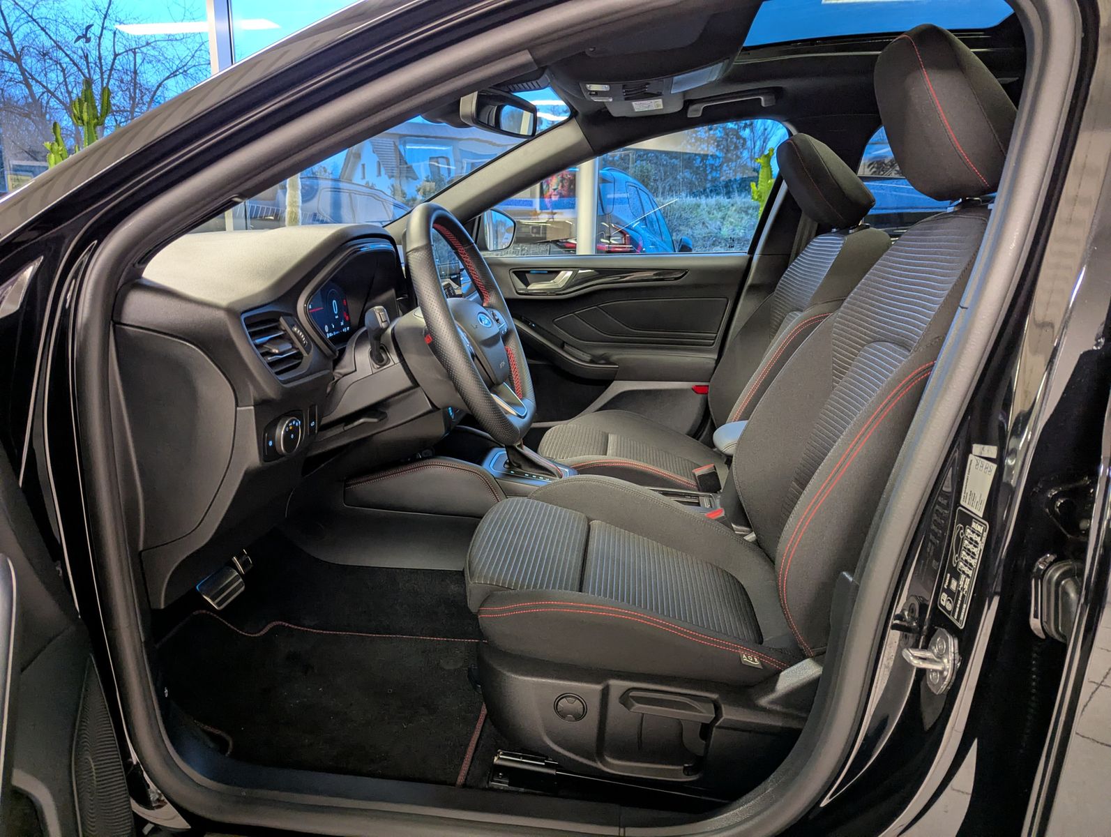 FORD Focus 1.0 ST-Line X EB Matrix Cam B&O Pano ACC - Image 12