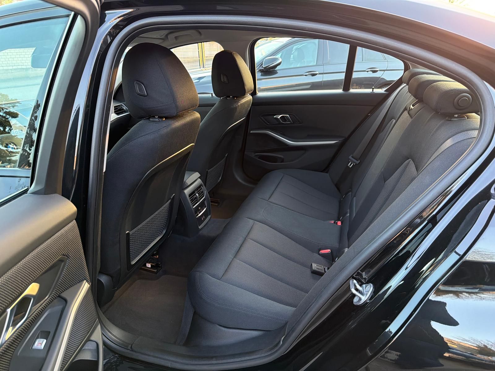 BMW 320d Limousine/FACELIFT/1.Hd/NAVI/HEAD UP/PDC foto 17