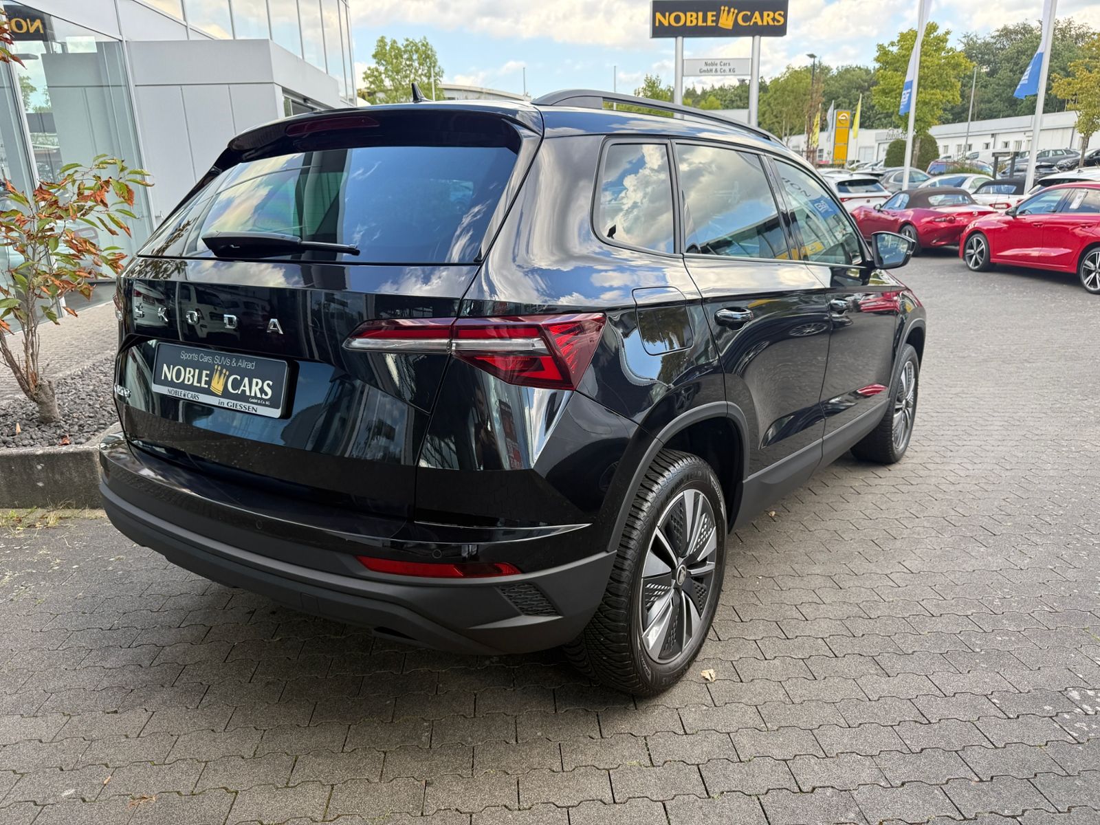 Fahrzeugabbildung SKODA KAROQ 1.5 TSI DSG AHK AMB LED NAVI